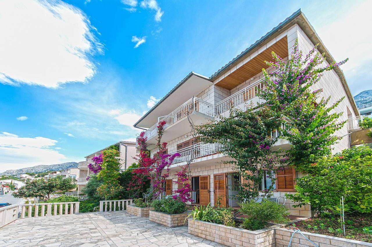 Apartments And Rooms By The Sea Brela, Makarska - 2752 Экстерьер фото